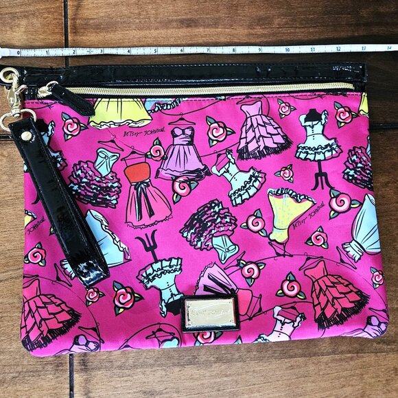 BETSEY JOHNSON, Set of 3 travel cosmetic bags in hot pink classic Betsey print! - Picture 4 of 12